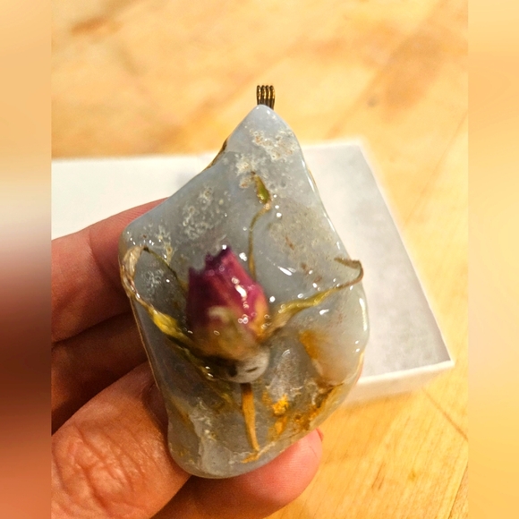 Handmade stone pendant with a dried rose on it. - Picture 3 of 6